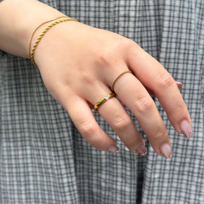 Single zirconia ring styling