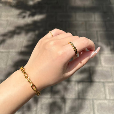 Round unique twist styling