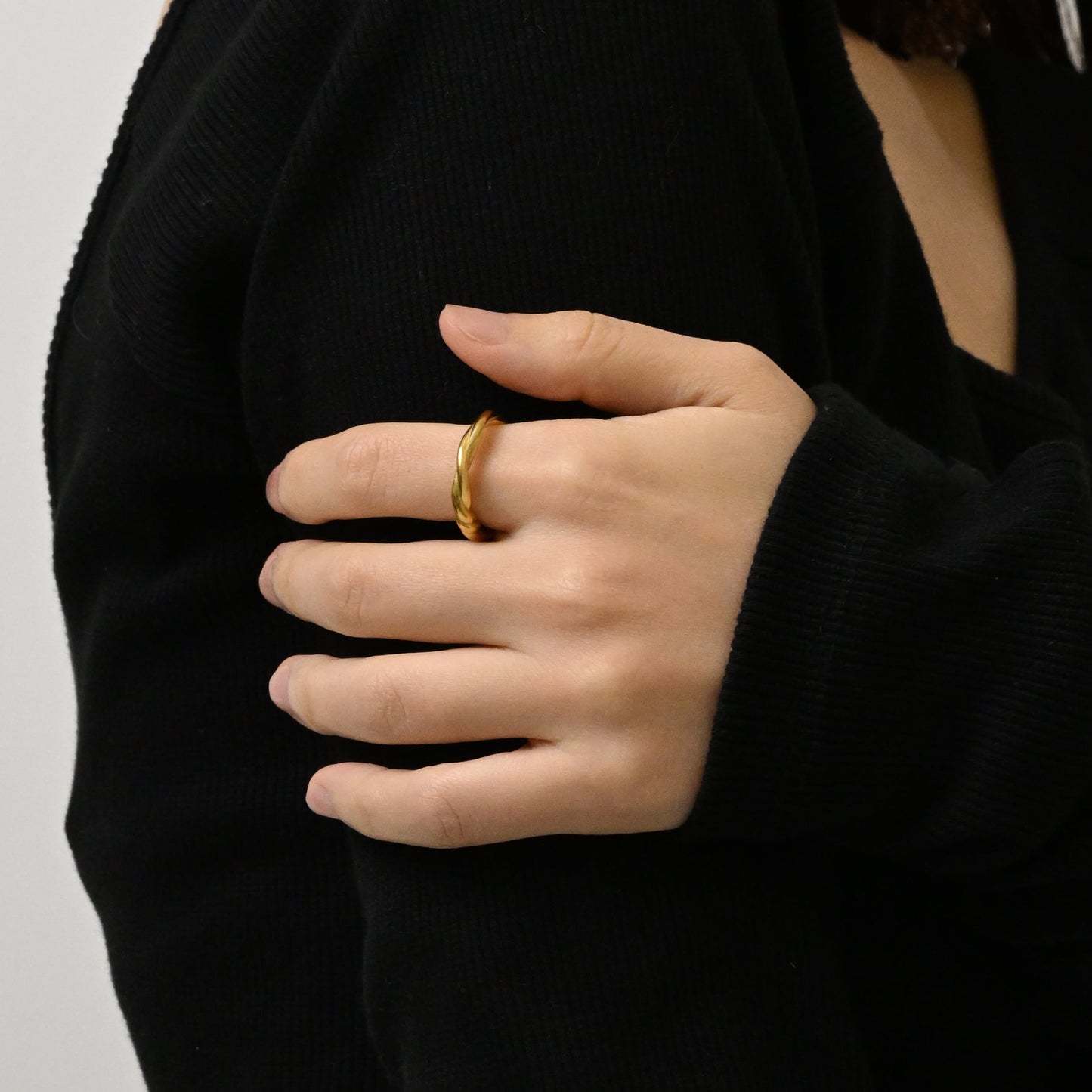 Round unique twist ring(rri0075g)