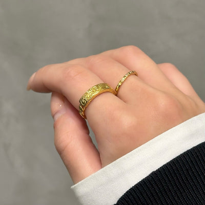 Hawaiian kaleikini chain styling