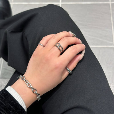 Infinity horseshoe styling