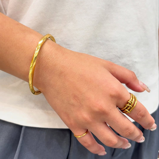 Twist bangle