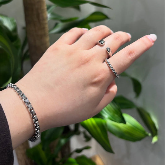 Round rope chain ring styling