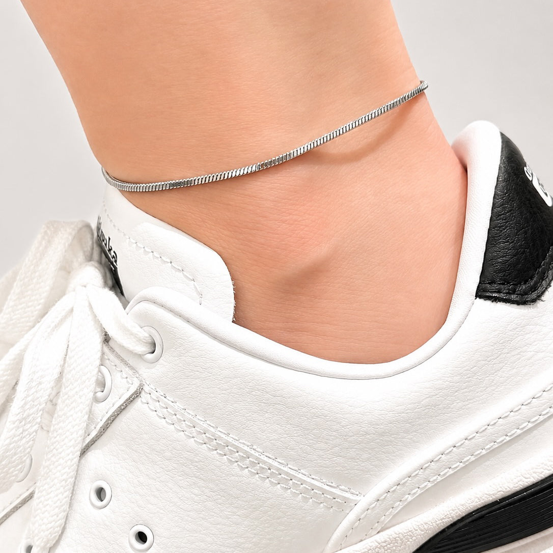 Round snake chain anklet styling