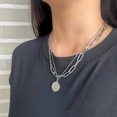 Queen coin necklace Styling