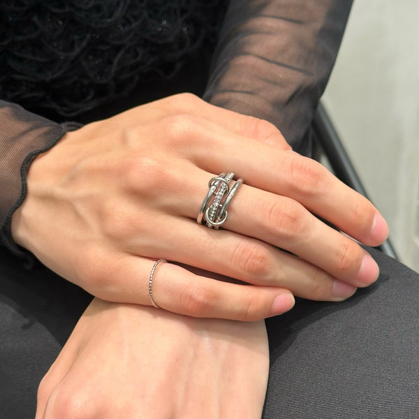 Triple finger zirconia styling