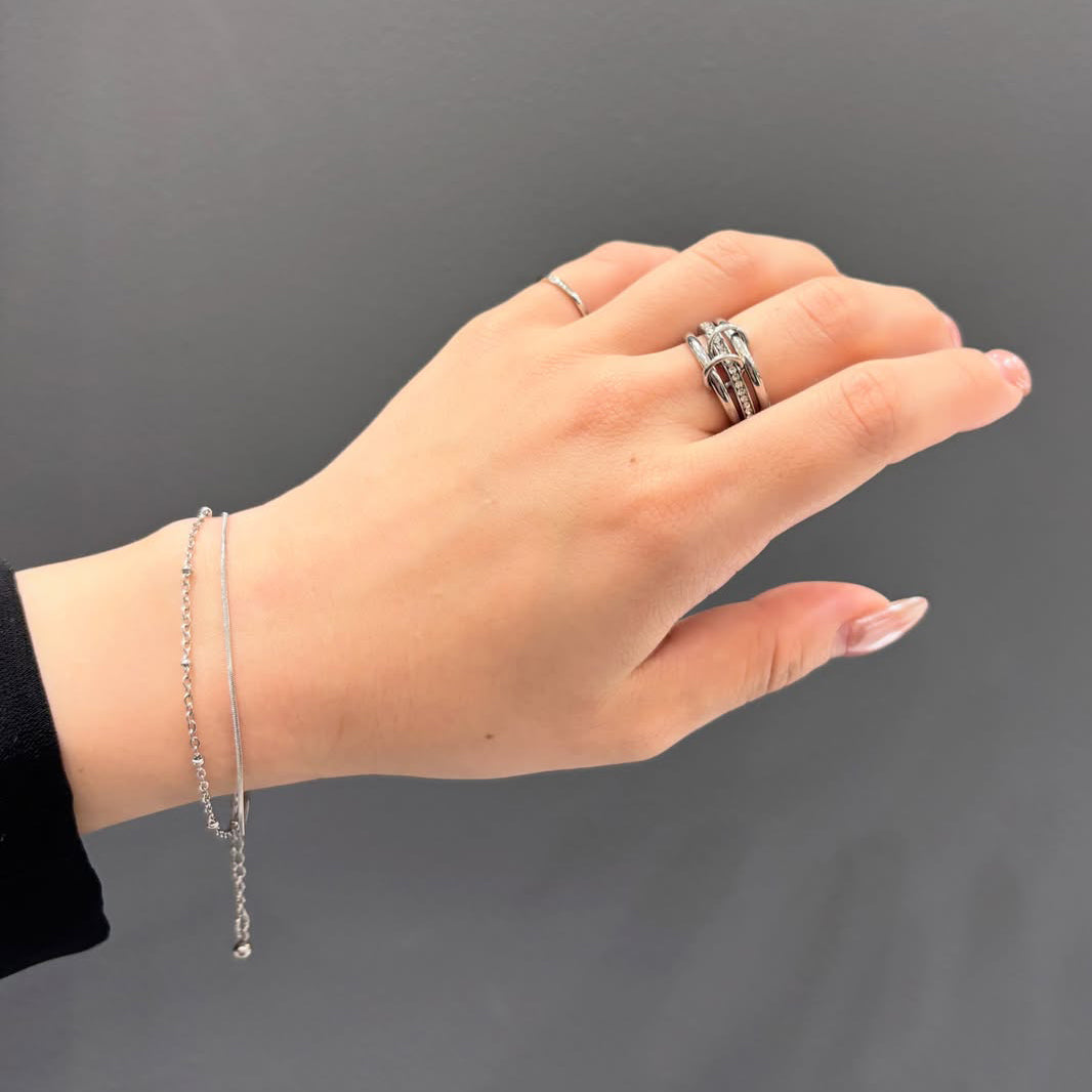 Triple finger zirconia style