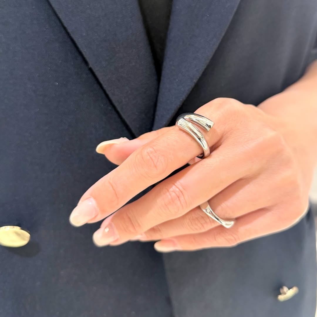 big narrow open styling