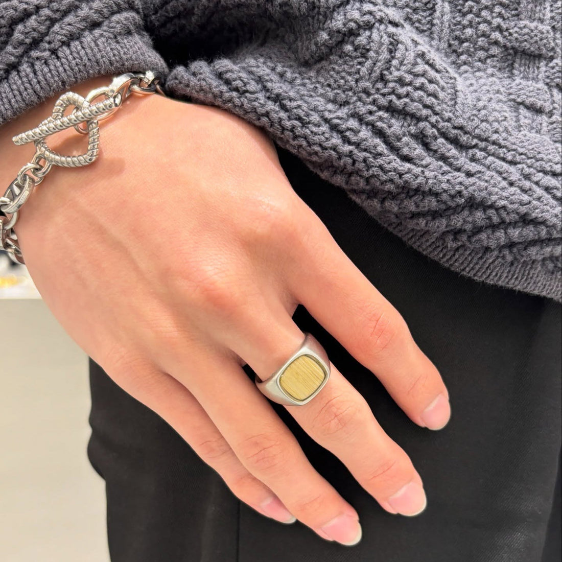 Wood signet styling
