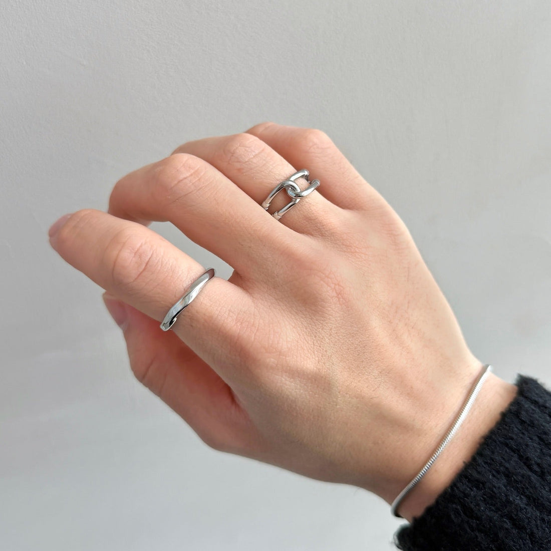 Infinity horseshoe styling