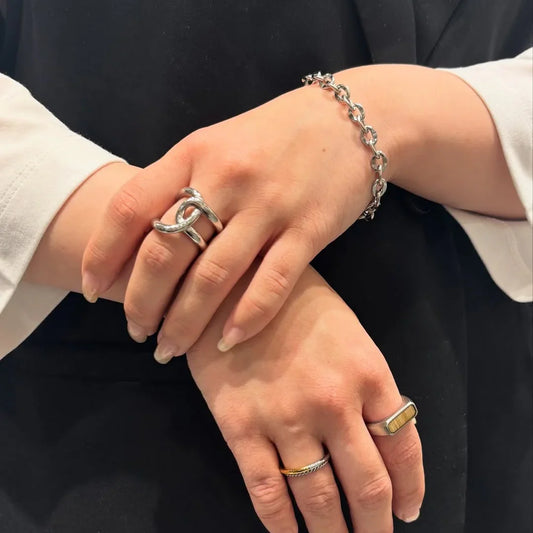 Hawaiian scroll horseshoe styling