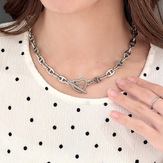 Heart anker chain styling