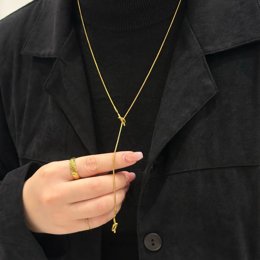 Knot long chain styling