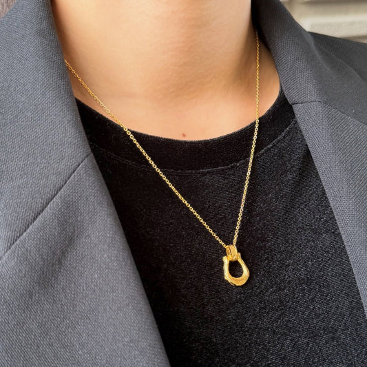 Hawaiian horseshoe styling