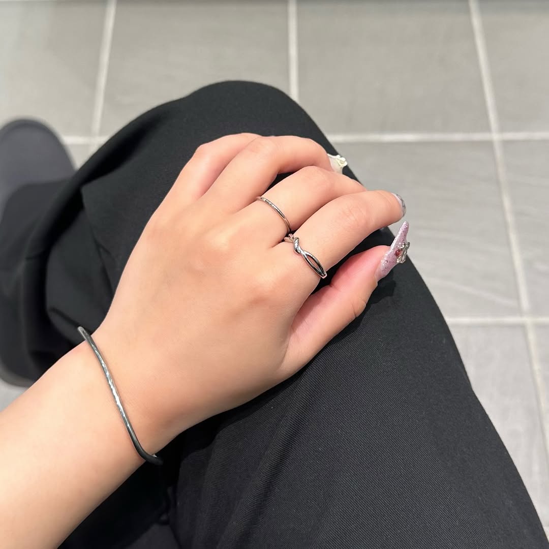 Slim knot ring styling