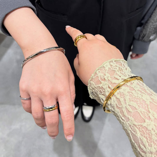 Twist bangle styling