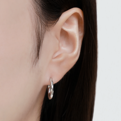 Twist hoop pierce silver|cross Jewellia|金アレ対応・ユニセックス Twist hoop pierce silver|cross Jewellia|金アレ対応・ユニセックス